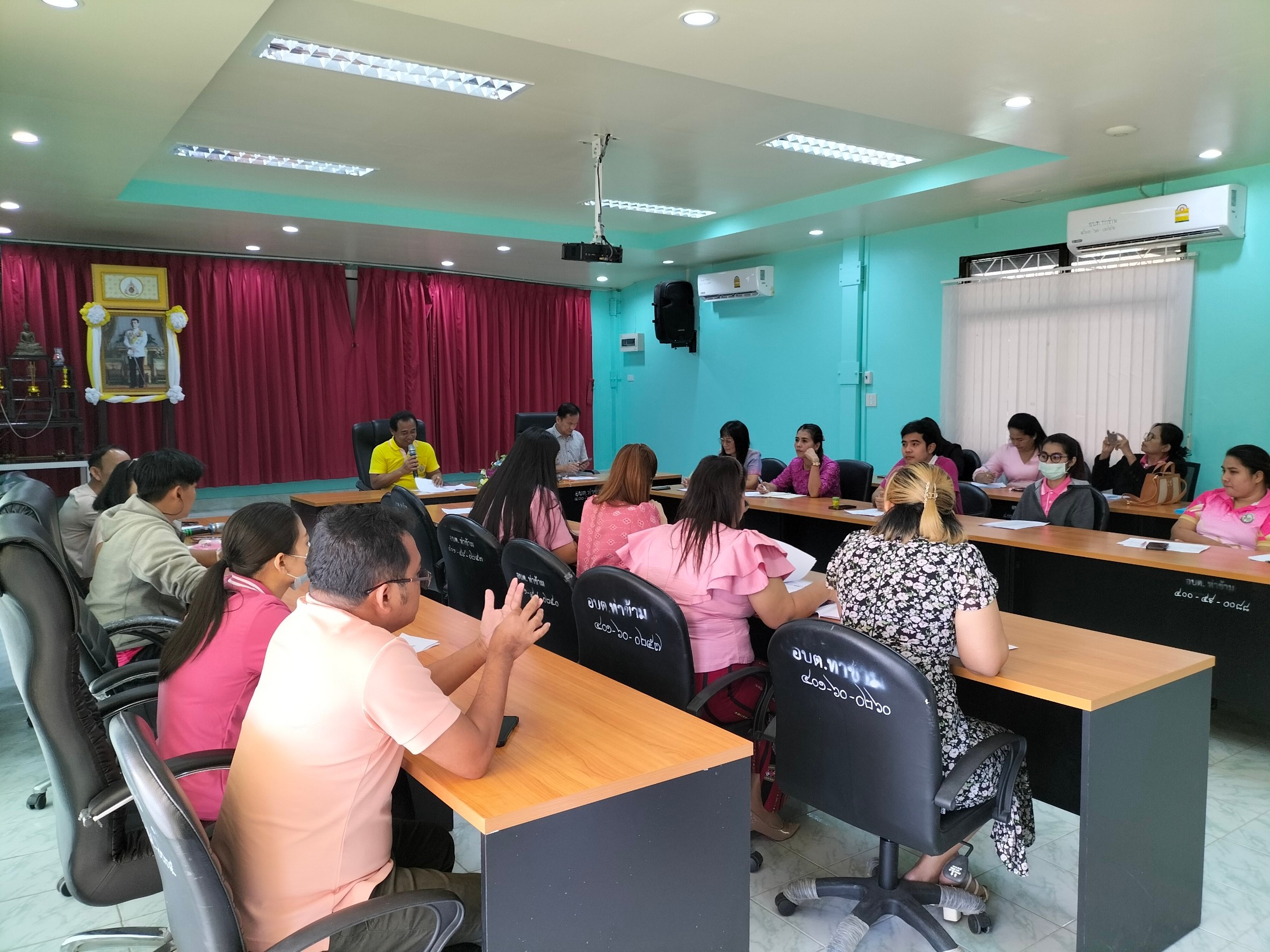 วันอังคาร ที่ 7 พฤศจิกายน 2566 
องค์การบริหารส่วนตำบลท่าข้าม ได้มีการประชุมข้าราชการ และพนักงานทุกท่าน ประจำเดือนพฤศจิกายน 2566 
ณ ห้องประชุมองค์การบริหารส่วนตำบลท่าข้าม