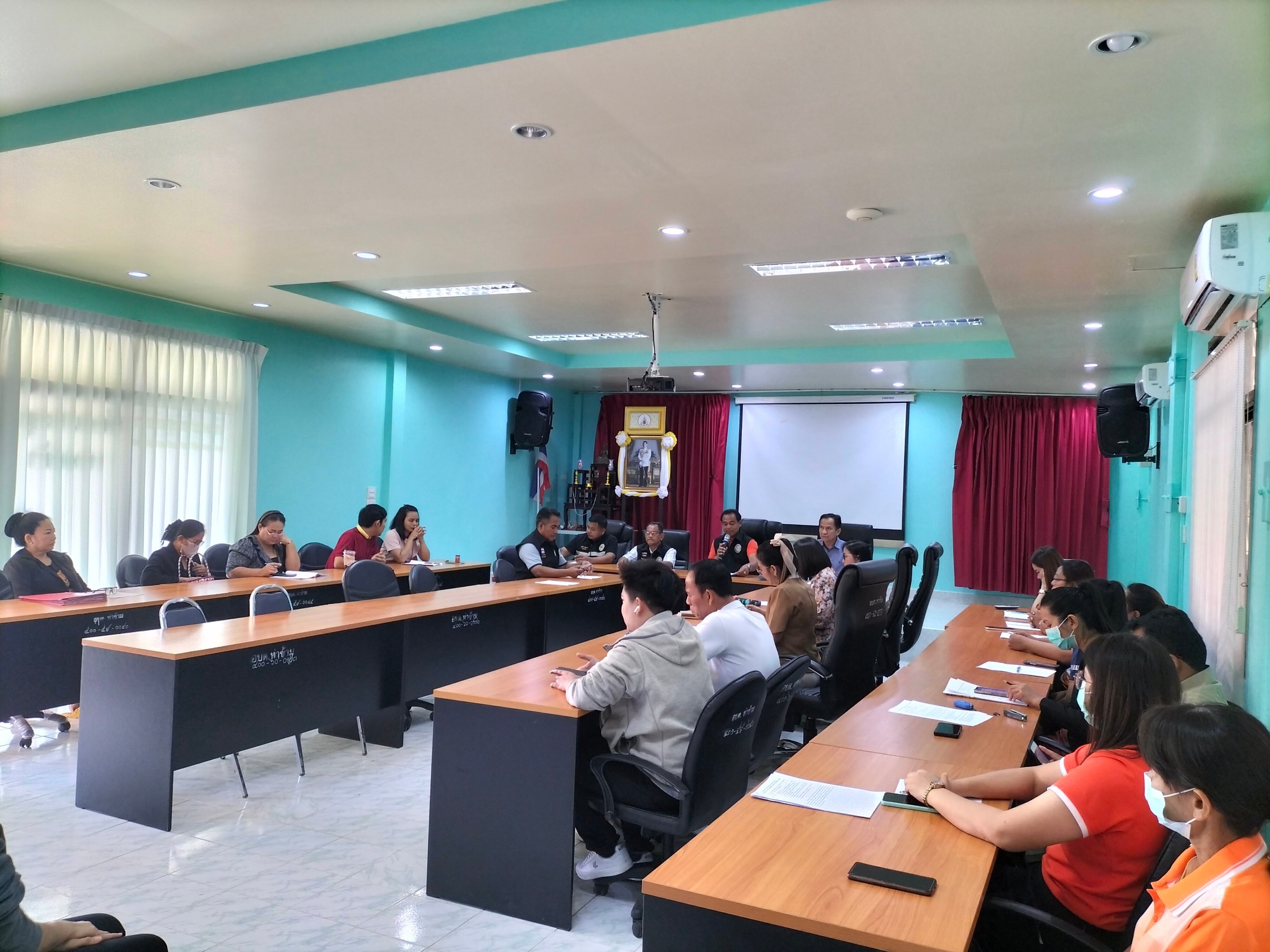 วันพฤหัสบดี ที่ 4 มกราคม  2567 องค์การบริหารส่วนตำบลท่าข้าม ได้มีการประชุมข้าราชการ และพนักงานทุกท่าน ประจำเดือนมกราคม 2567 ณ ห้องประชุมองค์การบริหารส่วนตำบลท่าข้าม