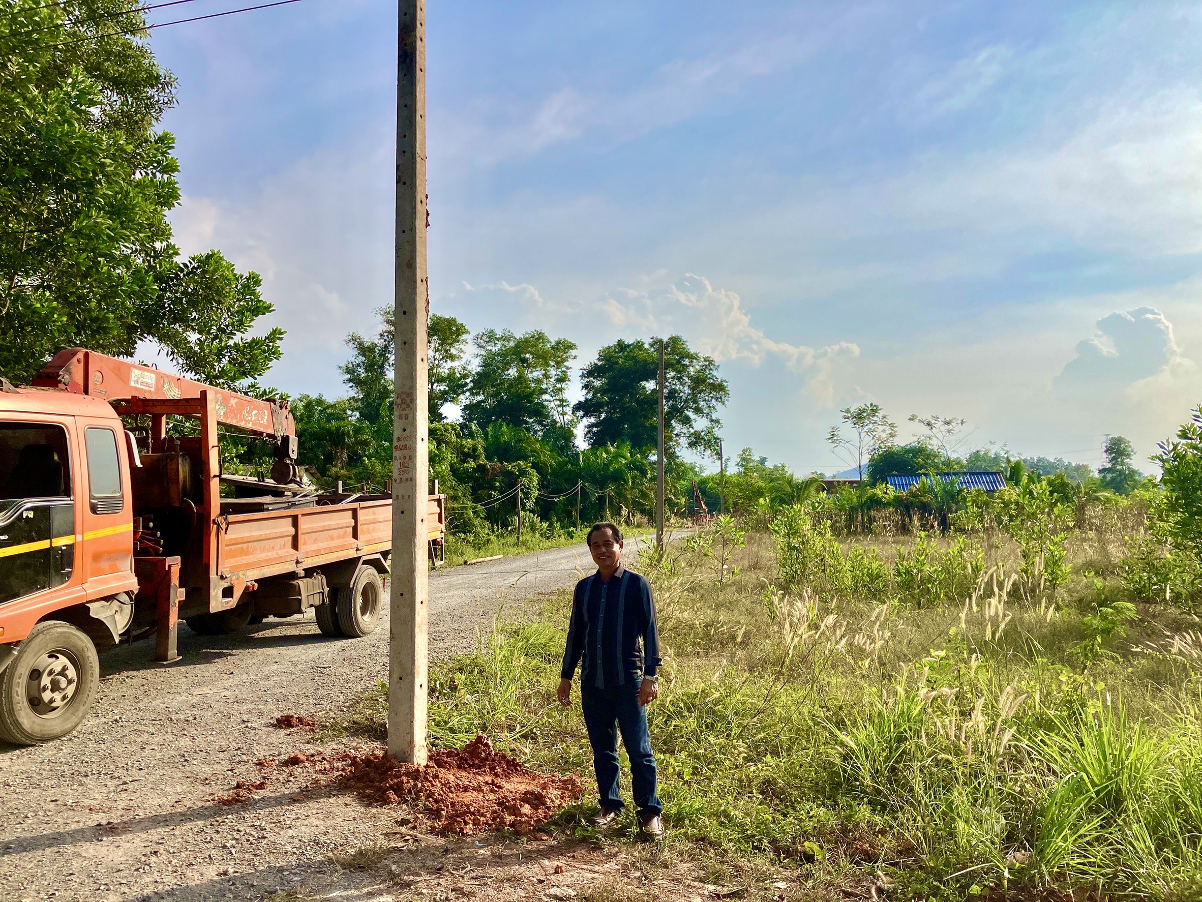 โครงการขยายเขตไฟฟ้า หมู่ที่ 4 ตำบลท่าข้าม อำเภอพุนพิน จังหวัดสุราษฎร์ธานี