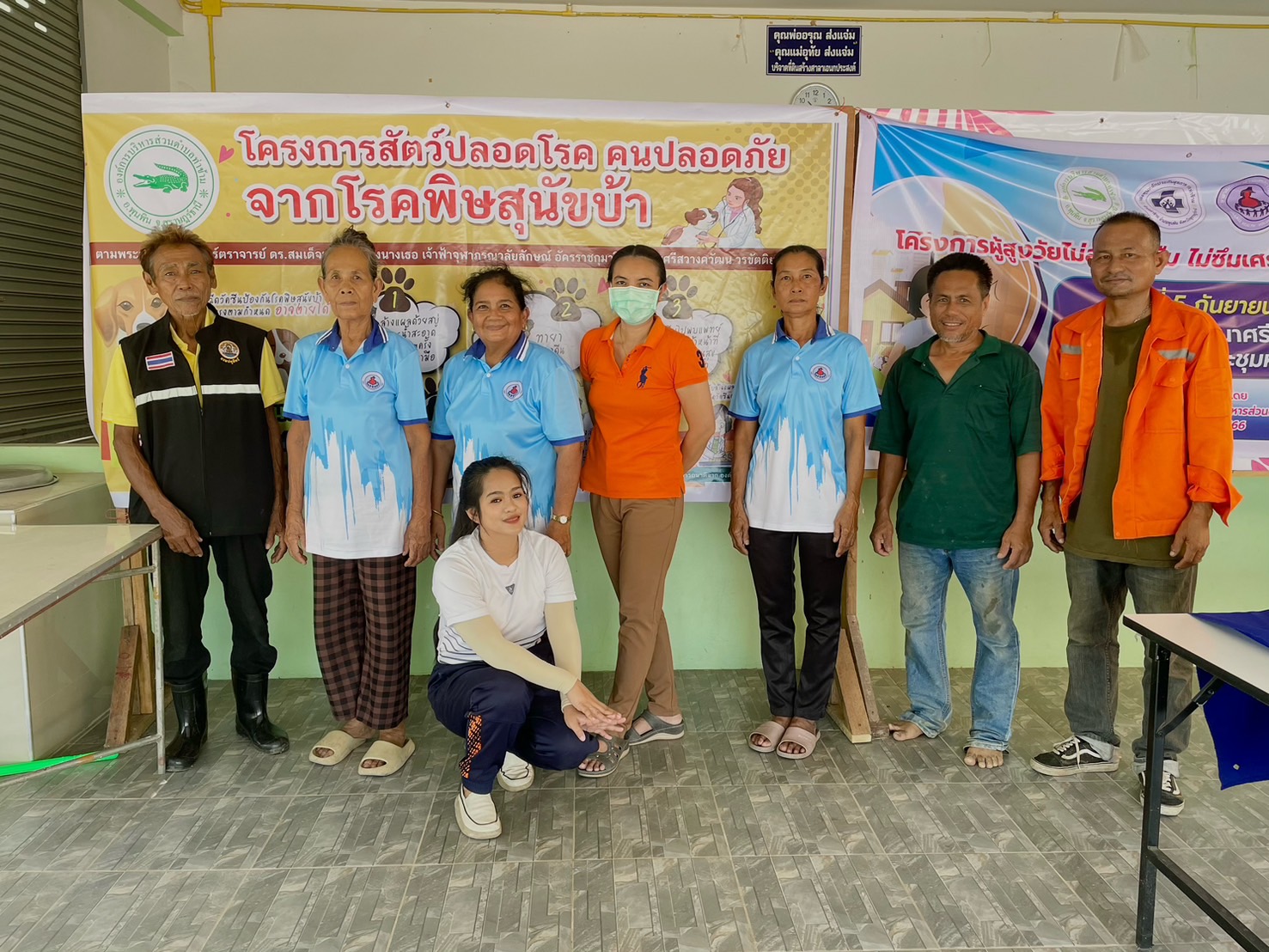 วันที่ 28 กุมภาพันธ์ 2567 เวลา 13.30 น.
นายอมฤต นิจอาคม นายกองค์การบริหารส่วนตำบลท่าข้าม ทีมผู้บริหาร ผู้นำชุมชน ผู้ใหญ่บ้าน อสม. พนักงานเจ้าหน้าที่ อบต.ท่าข้าม ออกหน่วยบริการฉีดวัคซีนป้องกันโรคพิษสุนัขบ้า (สุนัข-แมว) ณ ศาลาประชาคมหมู่บ้าน หมู่ที่ 4 บ้านนาศรีสงคราม ตำบลท่าข้าม อำเภอพุนพิน จังหวัดสุราษฎร์ธานี