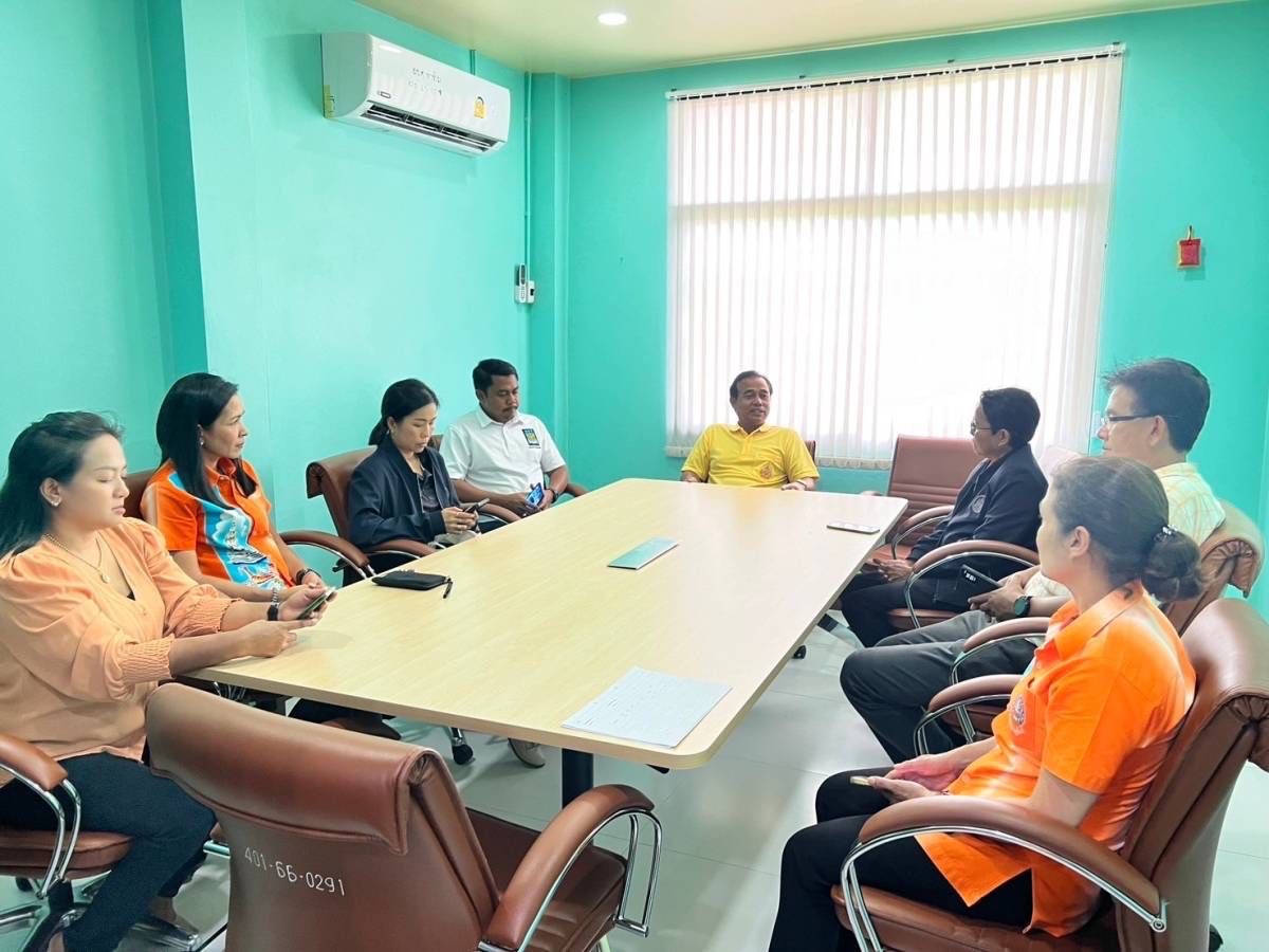 วันที่ 18  กรกฎาคม  2567
องค์การบริหารส่วนตําบลท่าข้าม ร่วมกับสำนักงานโยธาธิการและผังเมืองจังหวัดสุราษฎร์ธานี ร่วมพูดคุยแลกเปลี่ยน แนวทางการพัฒนาพื้นที่ตำบลท่าข้าม เพื่อส่งเสริมการสร้างแหล่งการเรียนรู้และการท่องเที่ยวชุมชน ในพื้นที่หมู่ที่ 5 ตำบลท่าข้าม อำเภอพุนพิน จังหวัดสุราษฎร์ธานี