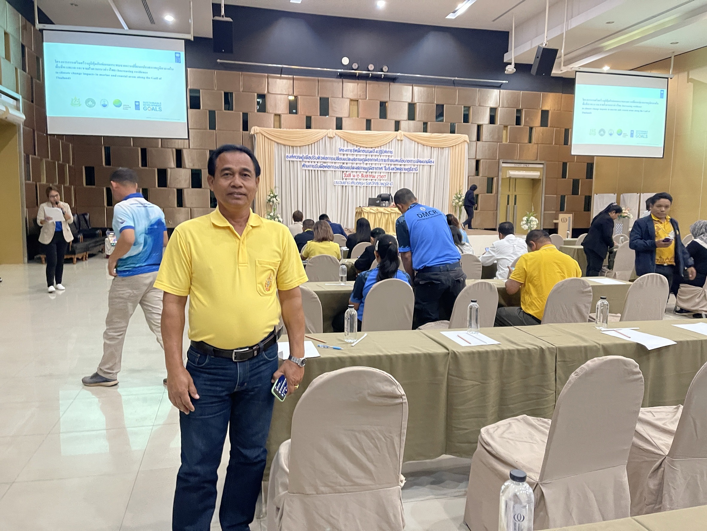 วันที่ 14 สิงหาคม 2567
นายอมฤต นิจอาคม นายกองค์การบริหารส่วนตําบลท่าข้าม เข้าร่วมโครงการ องค์ความรู้เพื่อการปรับตัวต่อการเปลี่ยนแปลงสภาพภูมิอากาศ : การกำหนดนโยบายการพัฒนาเมืองด้ายการรับมือต่อการเปลี่ยนแปลงสภาพภูมิอากาศในจังหวัดสุราษฎร์ธานี  ณ โรงแรมบรรจงบุรี จังหวัดสุราษฎร์ธานี
