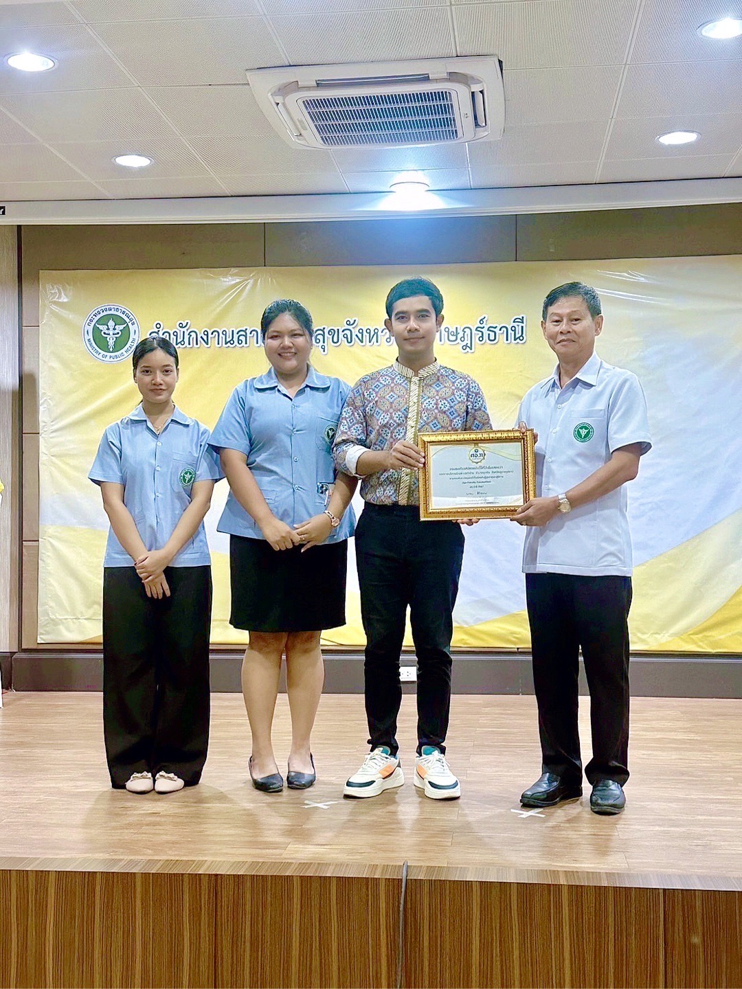 วันที่  8  พฤศจิกายน  2567 
องค์การบริหารส่วนตำบลท่าข้าม  รับเกียรติบัตร เมืองที่เป็นมิตรกับผู้สูงอายุ (Age - Friendly Communities)  ประจำปี 2567  จาก ศอ.11 กรมอนามัย