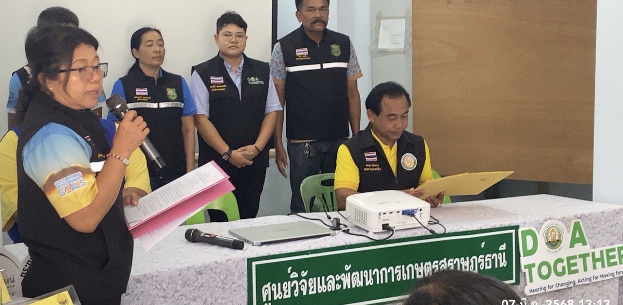 วันที่ 7  มีนาคม  2568
นายอมฤต  นิจอาคม นายกองค์การบริหารส่วนตําบลท่าข้าม พร้อมด้วยคณะผู้บริหาร สมาชิกสภา กำนันคนองเดช สุวรรณ์ ร่วมกับศูนย์วิจัยและพัฒนากานเกษตรสุราษฎร์ธานี
เปิดโครงการอบรมหลักสูตร  “การใช้ปุ๋ยชีวภัณฆ์และสารชีวภัณฆ์เพื่อเพิ่มประสิทธิภาพและการผลิตสินค้าเกษตร“  ณ ศูนย์เรียนรู้และเพิ่มประสิทธิภาพทางการเกษตร บางท่าข้าม หมู่ที่ 3  ตำบลท่าข้าม อำเภอพุนพิน จังหวัดสุราษฎร์ธานี  เพื่อส่งเสริมและเพิ่มประสิทธิภาพให้กับสินค้าเกษตร กลุ่มวิสาหกิจชุมชนผักแปลงใหญ่บางท่าข้าม อย่างยั่งยืน