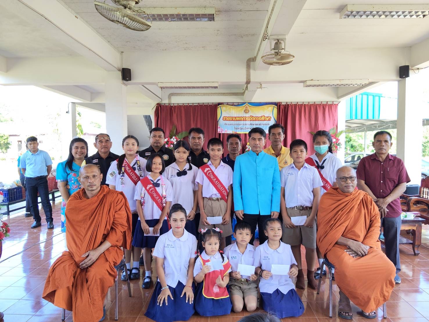 วันที่ 31  มีนาคม  2568
นายอมฤต นิจอาคม นายกองค์การบริหารส่วนตําบลท่าข้าม มอบหมายคณะผู้บริหาร และสมาชิกสภา ฯ ร่วมพิธีมอบวุฒิบัตรนักเรียนที่สำเร็จการศึกษา ณ โรงเรียนวัดท่าตลิ่งชัน ตำบลท่าข้าม อำเภอพุนพิน จังหวัดสุราษฎร์ธานี
