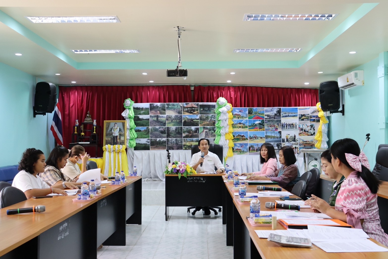 🩵ประชุมคณะอนุกรรมการกองทุนหลักประกันสุขภาพองค์การบริหารส่วนตำบลท่าข้าม🩵

>> วันที่ 29 เมษายน 2568 ประชุมพิจารณากลั่นกรองโครงการ จำนวน 6 โครงการ ดังนี้ 
1.โครงการสนับสนุนผ้าอ้อมผู้ใหญ่ และแผ่นรองซับการขับถ่าย ประจำปีงบประมาณ 2568
2.โครงการชุมชนร่วมใจ ป้องกันโรคไข้เลือดออก ประจำปีงบประมาณ 2568
3.โครงการแว่นตาใส ใส่ใจผู้สูงอายุ ประจำปีงบประมาณ 2568
4.โครงการอบรมเชิงปฏิบัติการ หลักสูตรการปฐมพยาบาลเบื้องต้นและการช่วยชีวิตขั้นพื้นฐาน
5.โครงการส่งเสริมสุขภาพด้วยการเต้นบาสโลบ โดย อสม. หมู่ที่ 5 ตำบลท่าข้าม อำเภอพุนพิน จังหวัดสุราษฎร์ธานี 
6. โครงการส่งเสริมสุขภาพจิต สู่สุขภาพกายและคุณภาพชีวิตที่ดีของนักเรียน