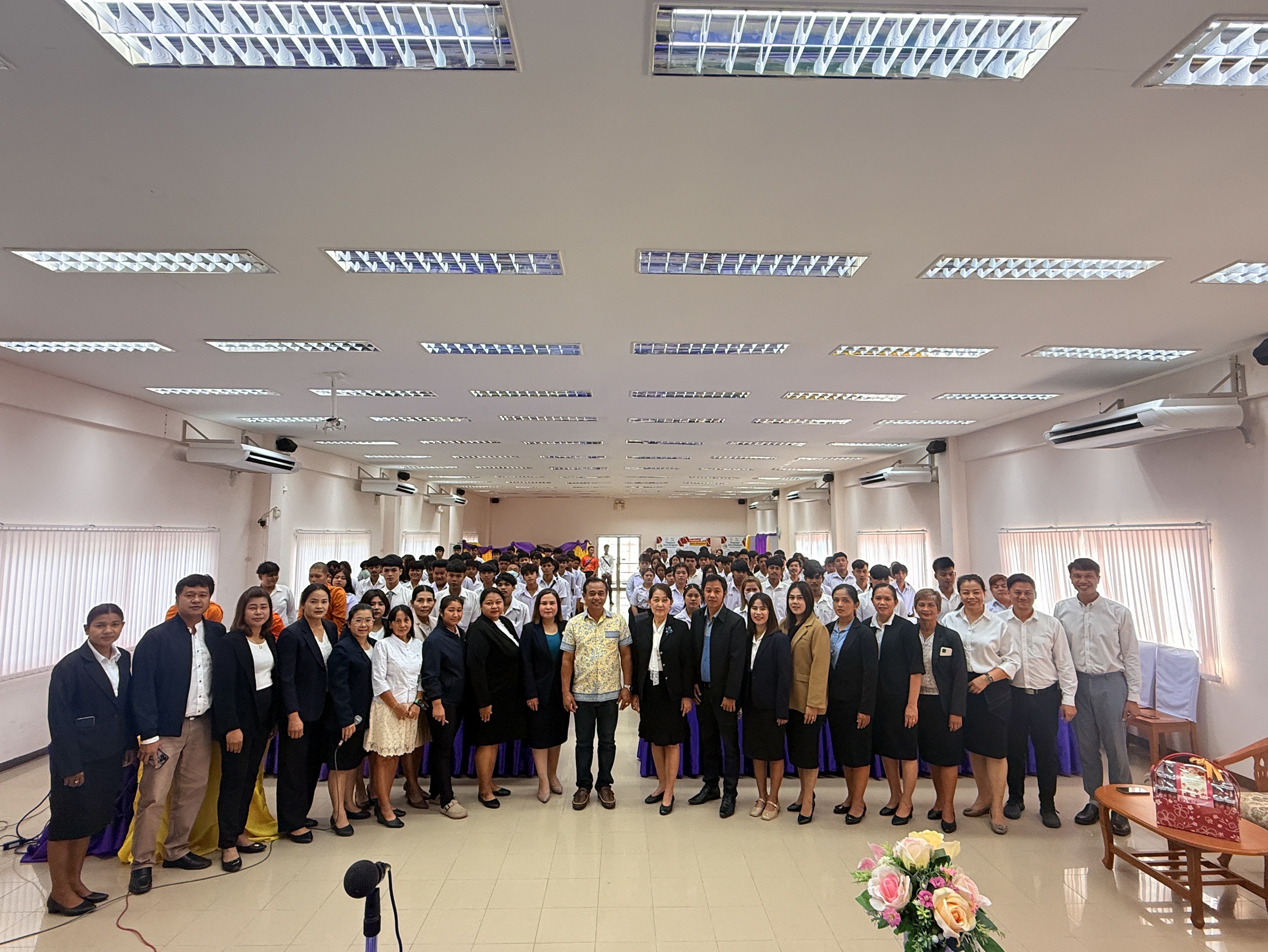 วันที่ 16 พฤษภาคม 2568
นายอมฤต นิจอาคม นายกองค์การบริหารส่วนตำบลท่าข้าม เป็นประธานในการจัดกิจกรรมปฐมนิเทศนักศึกษา หลักสูตรการศึกษานอกระบบระดับการศึกษาขั้นพื้นฐาน พุทธศักราช 2551   ประจำภาคเรียนที่ 1  ปีการศึกษา  2568 
ณ ห้องประชุมเพชรรัตน์ อำเภอพุนพิน จังหวัดสุราษฎร์ธานี