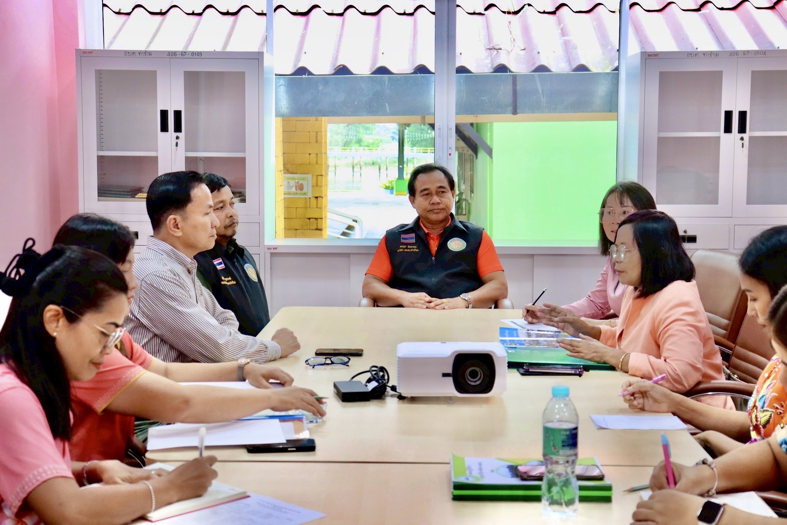 วันที่ 3 กรกฎาคม 2568 ณ องค์การบริหารส่วนตำบลท่าข้าม อำเภอพุนพิน จังหวัดสุราษฎร์ธานี
     -ประชุมเพื่อเตรียมความพร้อมสำหรับการจัดการศึกษาในปีงบประมาณ 2569 และมีข้อราชการต่างๆที่ครูและผู้ดูแลเด็กจำเป็นต้องทำความเข้าใจให้ถูกต้องครบถ้วน
