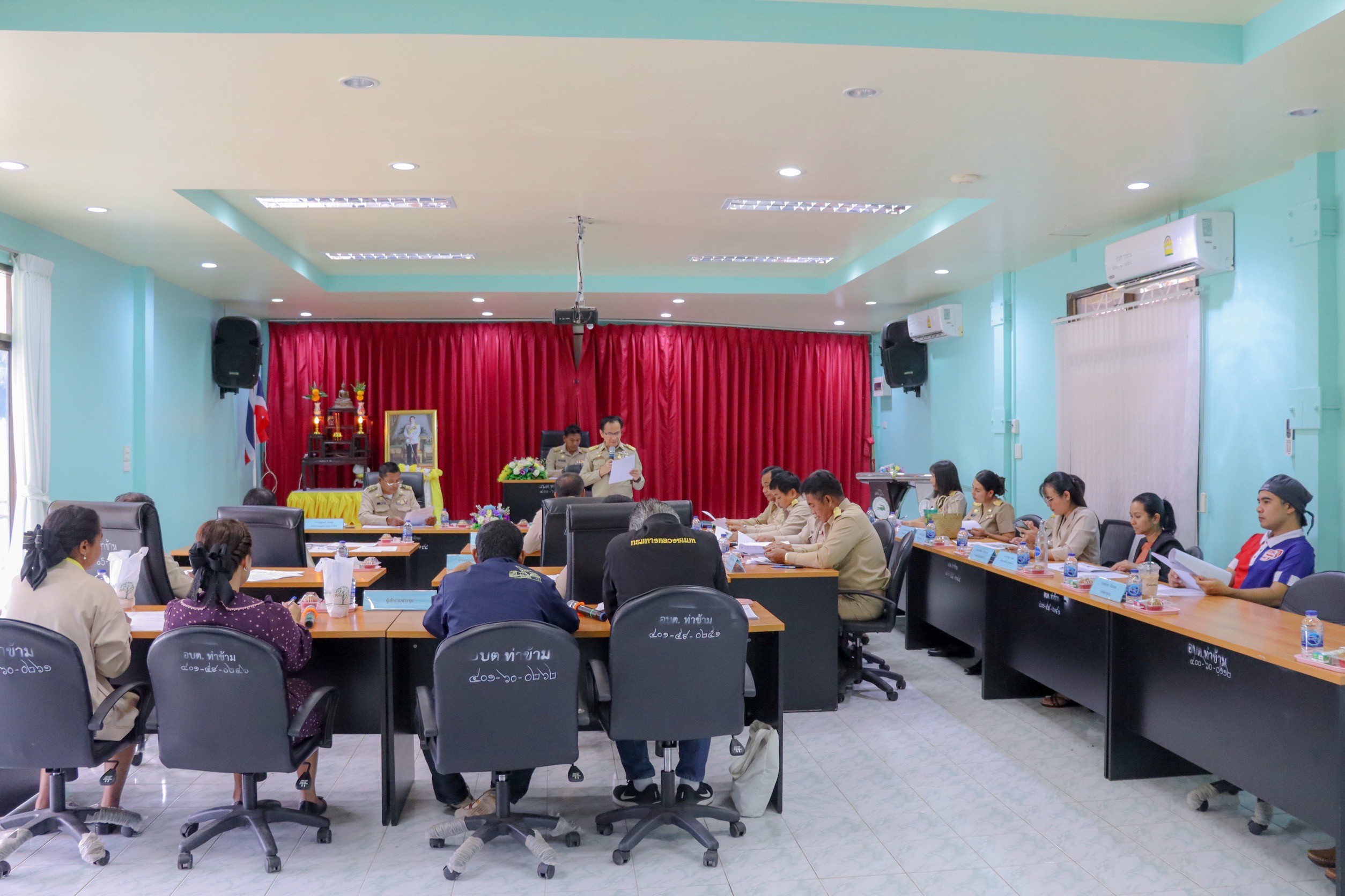 นพฤหัสบดี ที่ 25 กันยายน 2568 ณ ห้องประชุมสภาองค์การบริหารส่วนตําบลท่าข้าม  อำเภอพุนพิน จังหวัดสุราษฎร์ธานี
องค์การบริหารส่วนตำบลท่าข้าม ประชุมสภาองค์การบริหารส่วนตำบลท่าข้าม สมัยวิสามัญ สมัยที่ 2 ครั้งที่ 1  ประจำปี พ.ศ. 2568