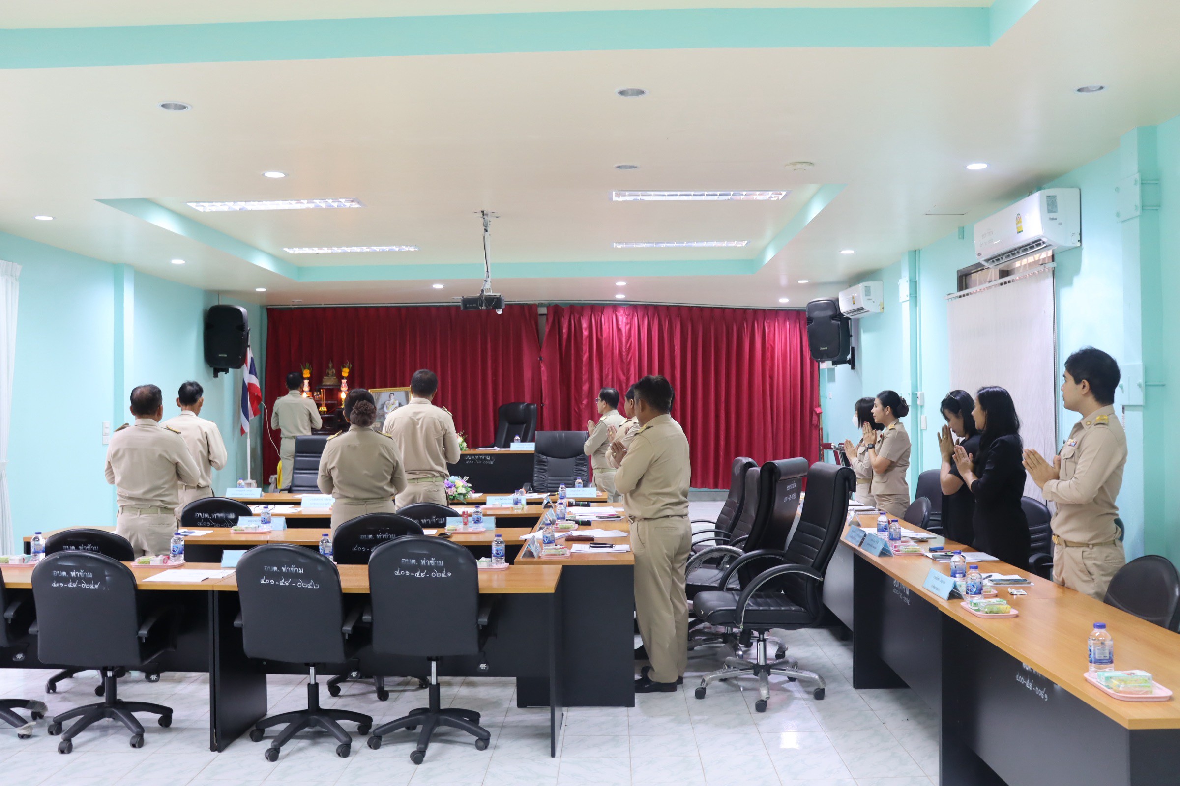 วันจันทร์ ที่ 24 พฤศจิกายน 2568 ณ ห้องประชุมสภาองค์การบริหารส่วนตําบลท่าข้าม  อำเภอพุนพิน จังหวัดสุราษฎร์ธานี
องค์การบริหารส่วนตำบลท่าข้าม ประชุมสภาองค์การบริหารส่วนตำบลท่าข้าม สมัยวิสามัญ สมัยที่ 3 ประจำปี พ.ศ. 2568