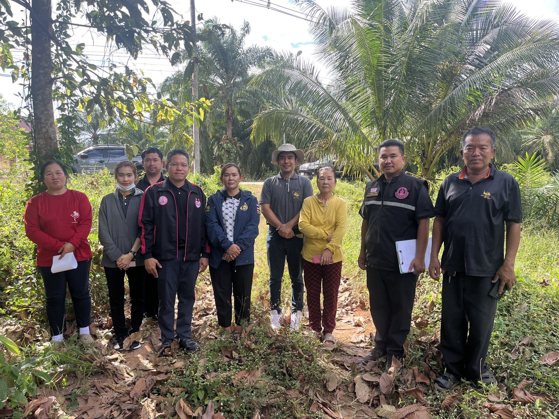 วันที่ 12 กุมภาพันธ์ 2569 องค์การบริหารส่วนตำบลท่าข้าม พร้อมด้วย ผู้นำท้องที่ และ อสม. ลงพื้นที่ร่วมกับเจ้าหน้าที่พัฒนาสังคมและความมั่นคงของมนุษย์จังหวัดสุราษฎร์ธานี เพื่อตรวจสอบกลุ่มเปราะบาง